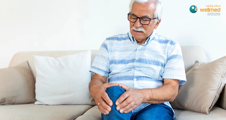 Elderly man sitting on a sofa with knee pain.