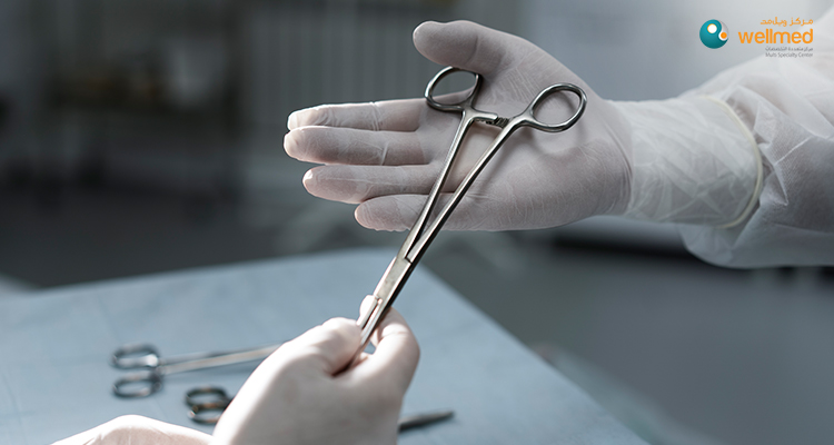 Handing surgical scissors